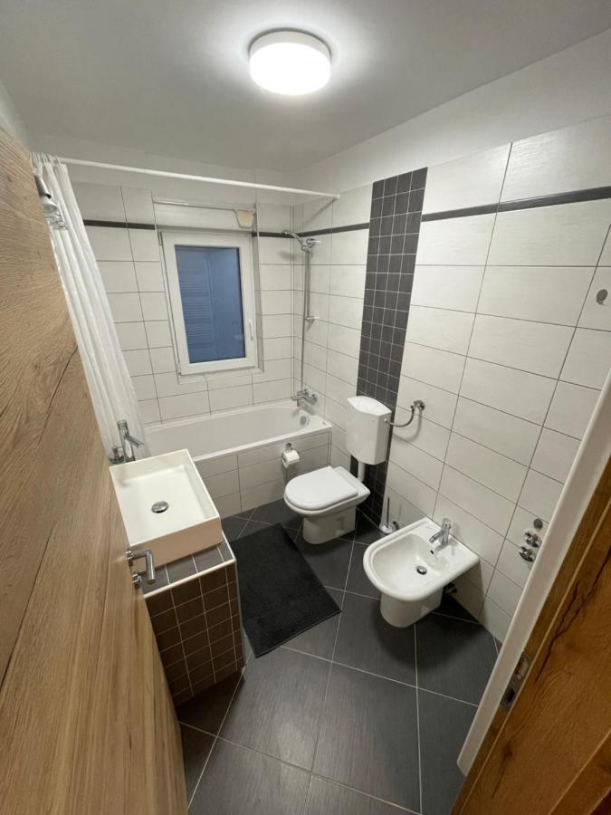 Apartma Guide 360 *